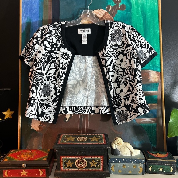 Studio I Monochrome Floral Jacket 14 - Picture 2 of 16